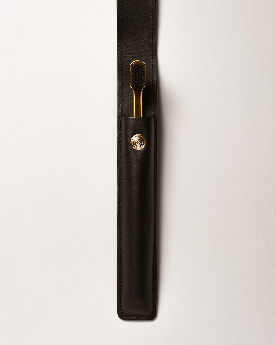 Kit - Leather Case Button/Black & Toothbrush